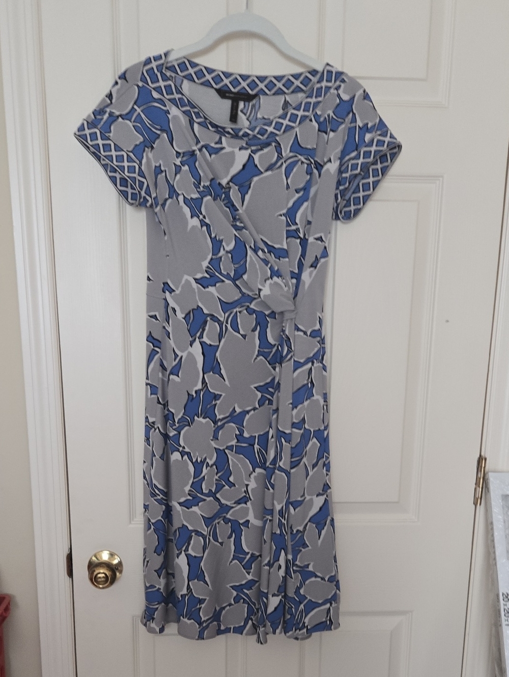BCBGMaxAzria Blue and Gray Floral Short-Sleeve Dress